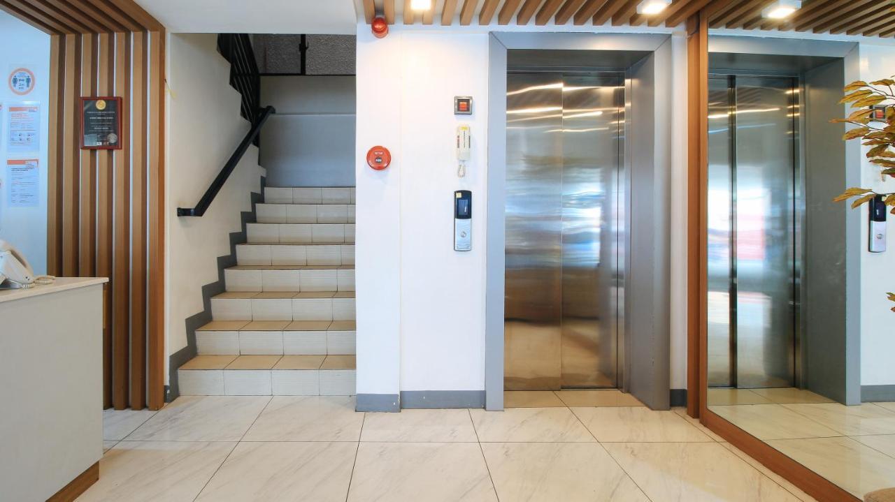 RedDoorz Plus @ Jardin Suites Guadalupe Nuevo Mandaluyong Exterior foto